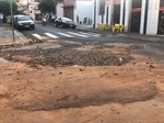 Durante os trabalhos, equipe do Semae atua no cruzamento