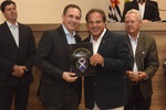 Entrega da homenagem ocorreu na 10ª reunião ordinária