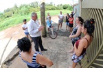 O vereador realizou visita ao bairro a pedido da moradora Patrícia Moreno