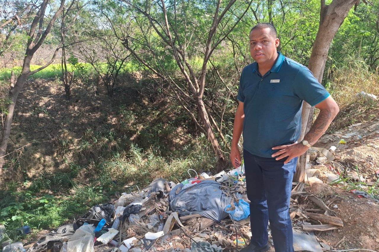 Vereador solicita limpeza em área verde no bairro Chapadão