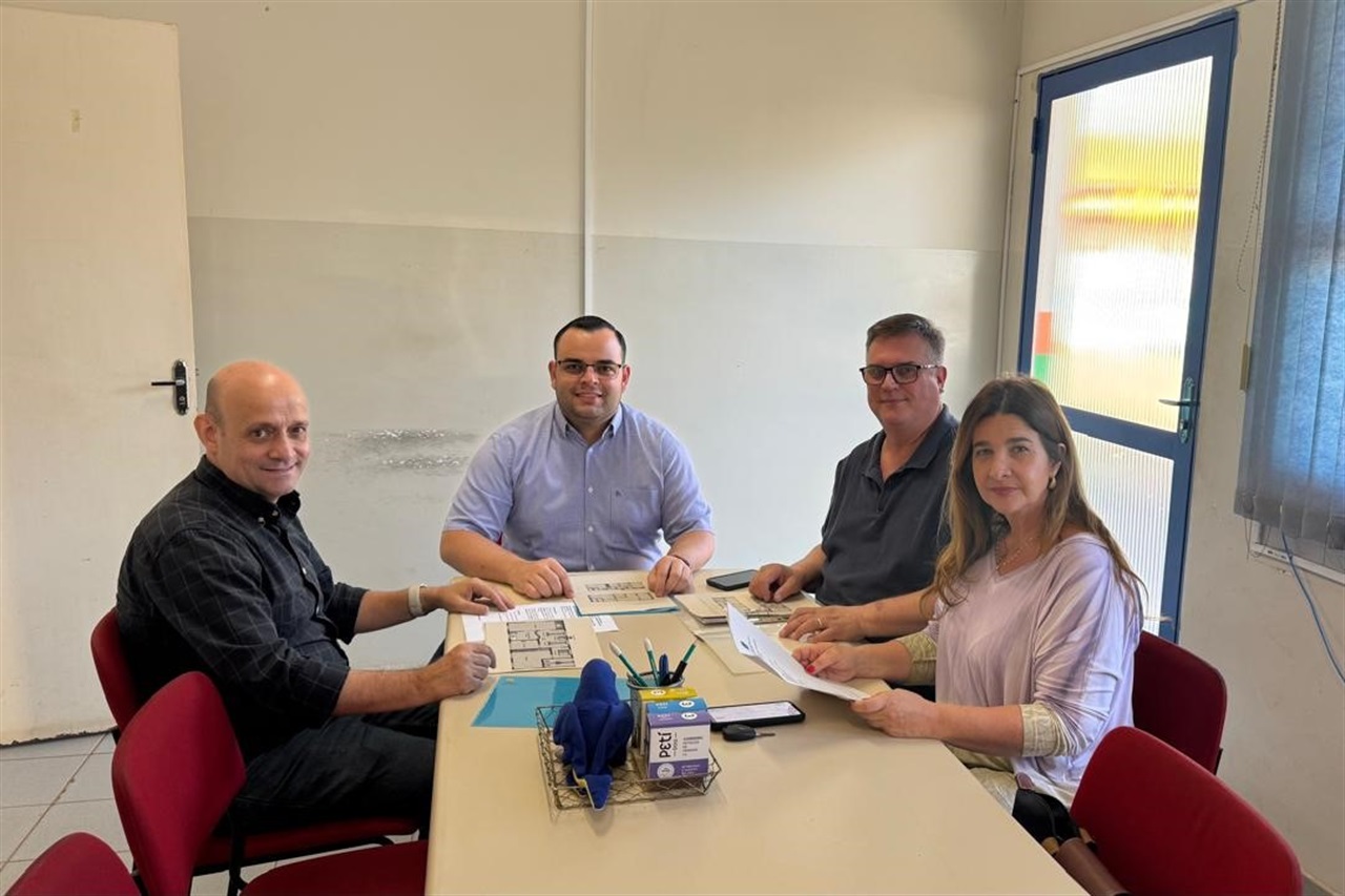 Vereadora realiza visita institucional à Divisão de Proteção e Bem-Estar Animal