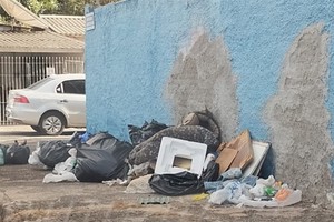 Indicação solicita retirada de lixo em entorno de escola estadual