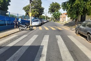 Vereador solicita medidas para segurança viária em frente a escola municipal