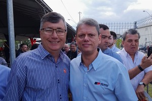 Vida Nova Suíça: vereador confere satisfação de moradores pela casa própria