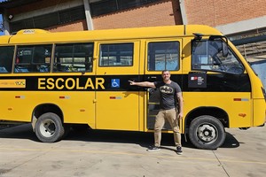 Vereador acompanha entrega de ônibus escolar