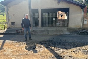 Vereador cobra reparo em asfalto na Estância Lago Azul