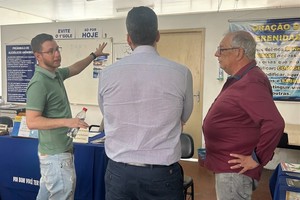 Vereador visita espaço do Grupo Piracicaba de AA ao lado de secretário