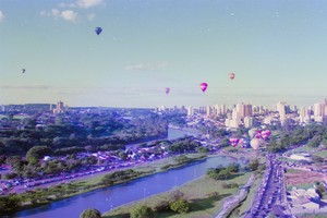 Acervo digital da Câmara revive colorido do balonismo em Piracicaba
