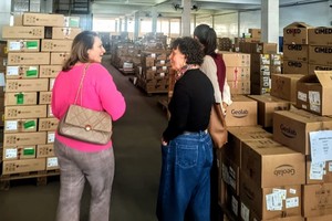 Vereadora fiscaliza almoxarifado da Secretaria Municipal da Saúde