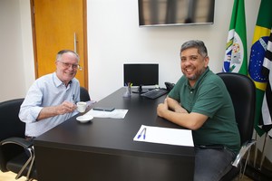 Acervo da Câmara é utilizado como fonte para almanaque de ex-prefeito