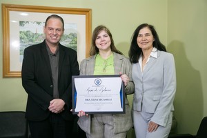 Médica dermatologista é homenageada com moção de aplausos da Câmara