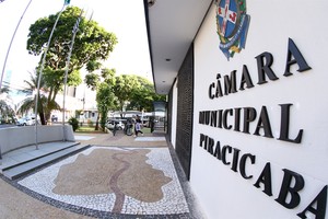 Câmara entrega título Piracicabanus Praeclarus a nutricionista