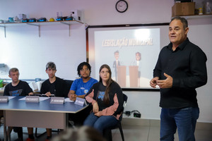 Alunos do Colégio Épico recebem o Câmara vai à Escola e praticam cidadania