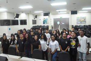 Alunos da Escola Barão do Rio Branco participam do Projeto Conheça o Legislativo