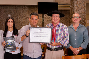 Churrascaria recebe homenagem pelos 26 anos de história