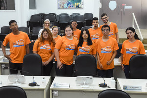 Jovens do Projeto Pescar visitam a Câmara e participam do Conheça o Legislativo