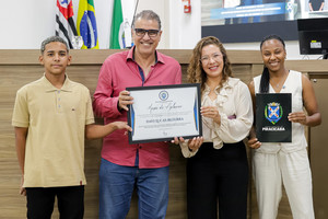 Atleta recebe moção de aplausos por conquista no campeonato paulista de natação