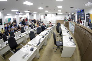 Câmara encerra reunião extraordinária por falta de quórum