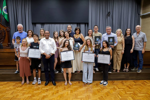 Estudantes finalistas do 'EPTV na Escola' são homenageados pela Câmara