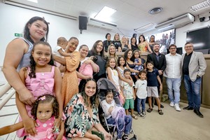 Idealizadora da Fios do Bem, voltada a crianças com câncer, recebe homenagem