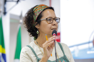 Vereadora cobra informações sobre programação da Rádio Educativa