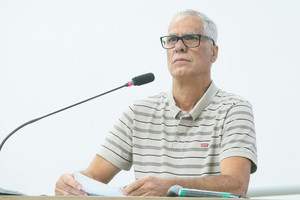 Vereador reitera cobrança por reconstrução de muro de ginásio de esportes