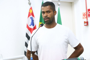 Morador faz apelo à Prefeitura contra retífica de caminhões no Parque São Jorge