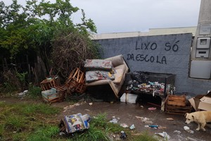Vereador protocola indicações para melhorias em escolas do bairro Santa Fé