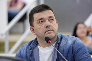 Requerimento questiona contrato emergencial para serviços de limpeza em escolas