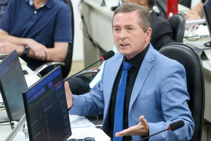 Prefeitura é questionada sobre lei que "descongela" de tempo de serviço