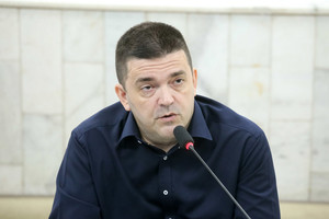 Na tribuna, vereador destaca ambulatório e ações sociais