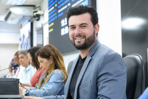 Conquista de mundial de boxe chinês por piracicabano é reconhecida pela Câmara