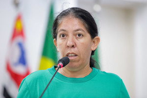 Tribuna Popular: Oradora destaca demandas de bairros