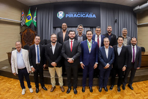 Deputado estadual recebe "Medalha de Mérito Legislativo"