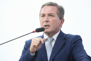 Requerimento pede solução para trânsito em rua estreita da cidade