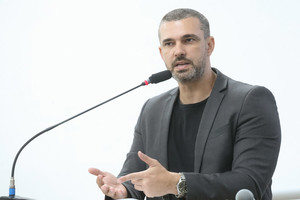 Vereador cobra pavimentação de via no IAA