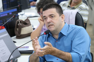 Vereador solicita reforço na sinalização de rua na região do Uninorte