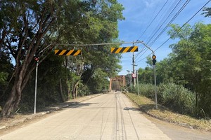 Prefeitura instala limitadores de altura para proteger ponte de ferro em Artemis
