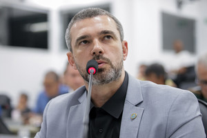 Requerimento cobra esclarecimentos sobre fiscalização de mato e limpeza urbana