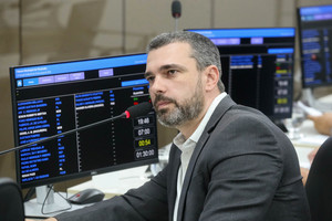 Câmara aprova moção de aplausos para pesquisadora que descobriu a polilaminina