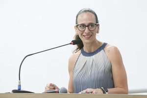 Na tribuna popular, oradora fala sobre atendimentos voltados à saúde da mulher