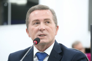 Requerimento sobre uso de massa asfáltica em tapa-buracos é aprovado