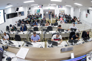 Câmara aprova projetos de lei sobre QR Codes em placas e reúso de madeira