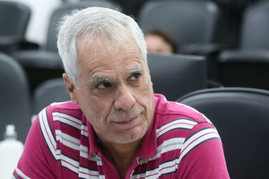 Vereador pede serviços de limpeza e manutenção no Centro Cultural Vila África