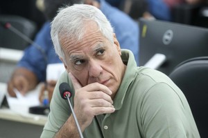 Requerimento solicita ampliação do horário de farmácias em unidades de saúde