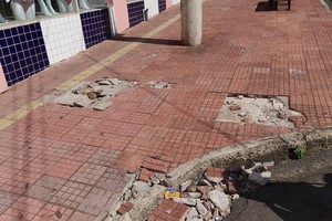 Danos causados pela chuva motivam pedido de reparo em rede pluvial no Centro