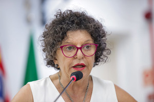 Vereadora relata falta de itens básicos em escolas e questiona serviços na saúde