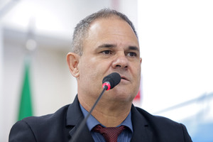 Na tribuna, vereador faz esclarecimentos sobre ações do Executivo