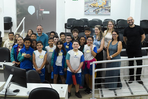 Câmara recebe alunos da E.M. Alberto Thomazi no projeto Conheça o Legislativo
