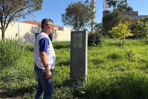 Vereador protocola indicação após visita a praça no bairro Nova América